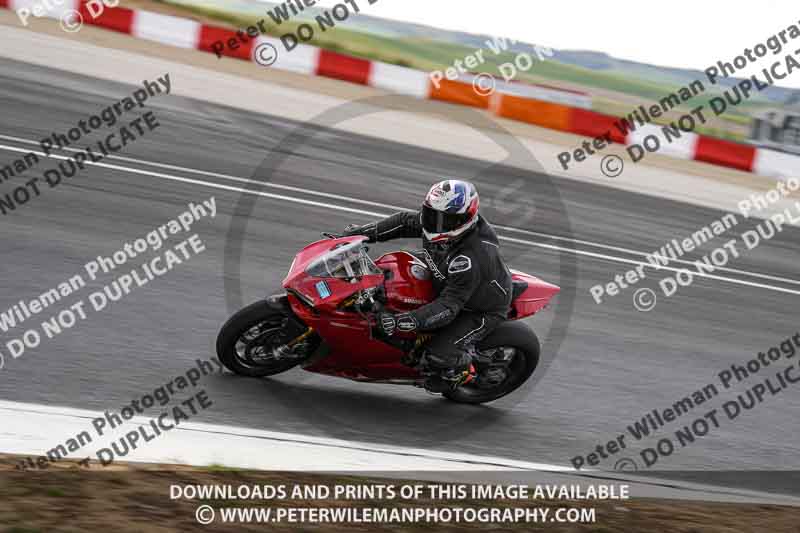 cadwell no limits trackday;cadwell park;cadwell park photographs;cadwell trackday photographs;enduro digital images;event digital images;eventdigitalimages;navarra;no limits trackdays;peter wileman photography;racing digital images;trackday digital images;trackday photos